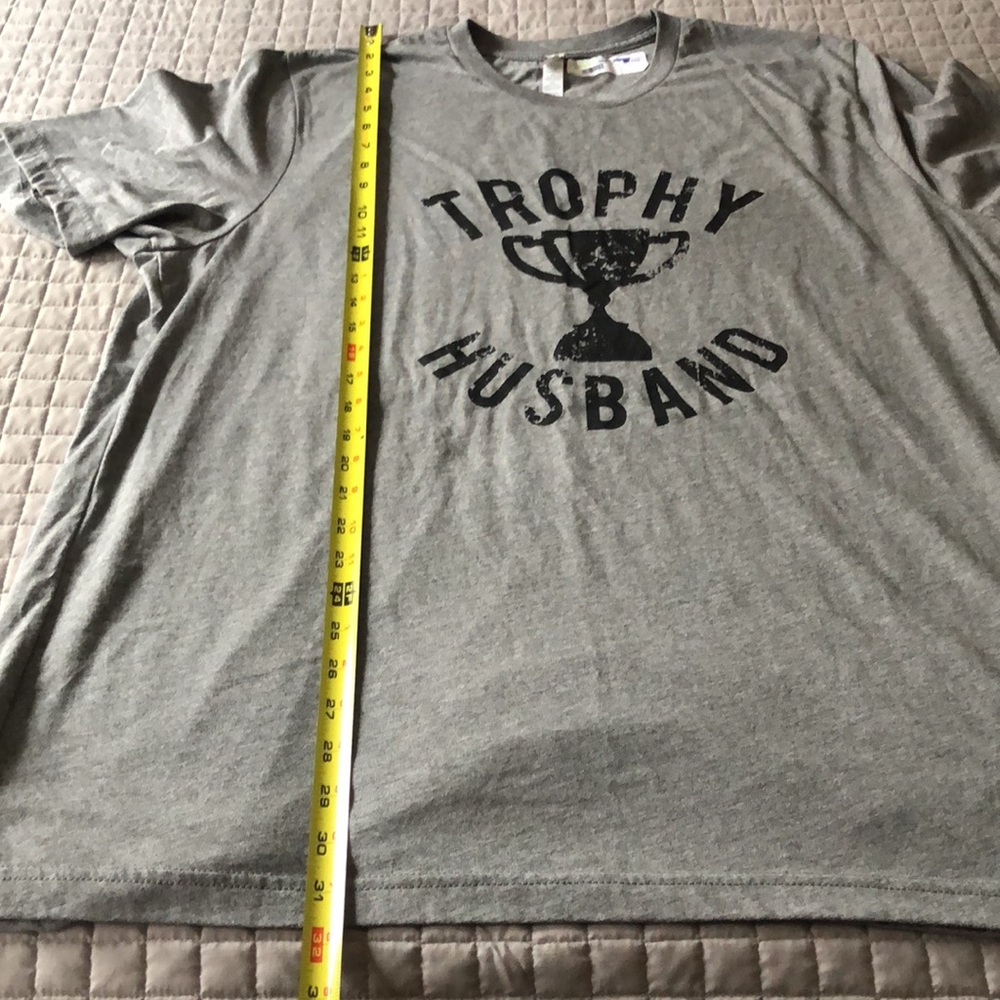 NWOT- Thread Tank Graphic Short Sleeved Tee - Picture 3 of 7